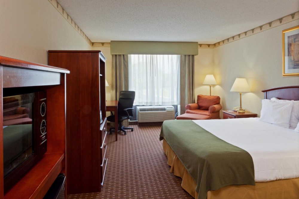 Holiday Inn Express Hotel & Suites-North East