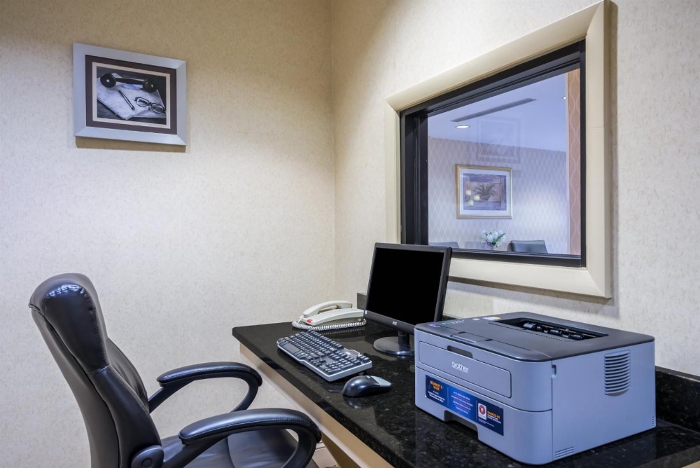 Holiday Inn Express Hotel & Suites-North East